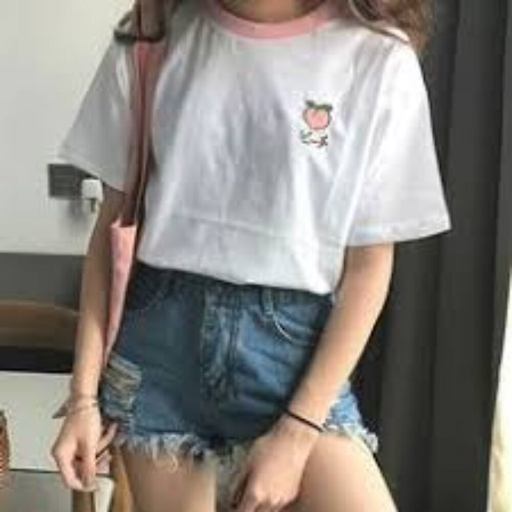 Korean White Short Sleeve Tee Shirt with Small Peach Graphic size L